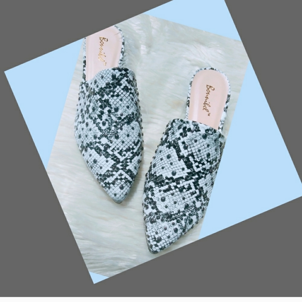 New Studded Snake Skin Print pointed toe mules - Picture 3 of 3